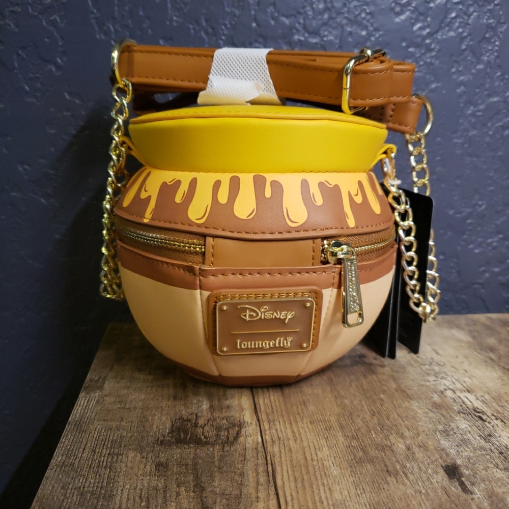 Loungefly Disney Winnie the Pooh Honey pot Huney Figural Crossbody Bag NEW - Picture 2 of 4